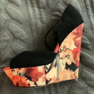 Floral wedges